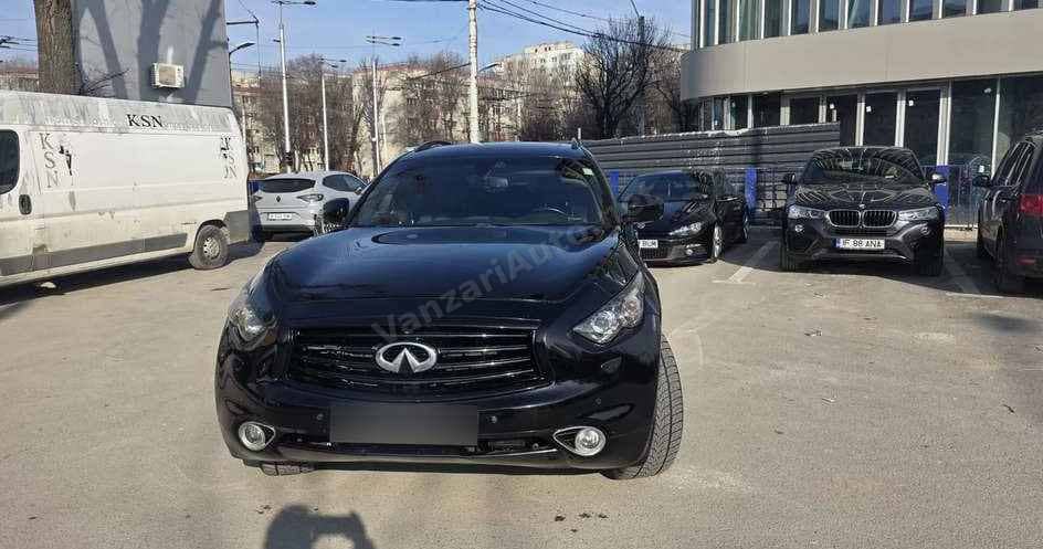 Infiniti QX70