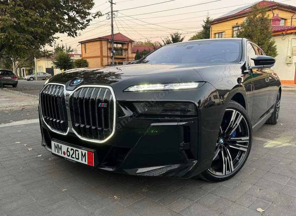 BMW M7