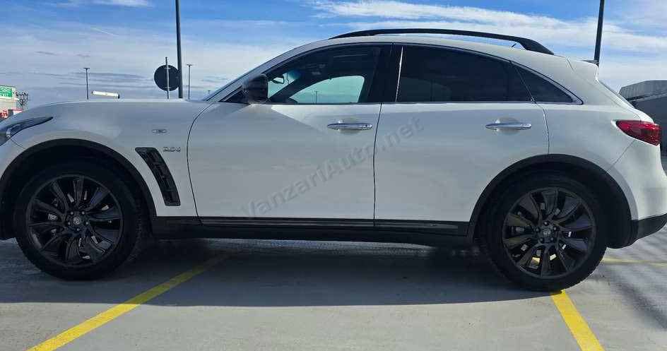 Infiniti QX70