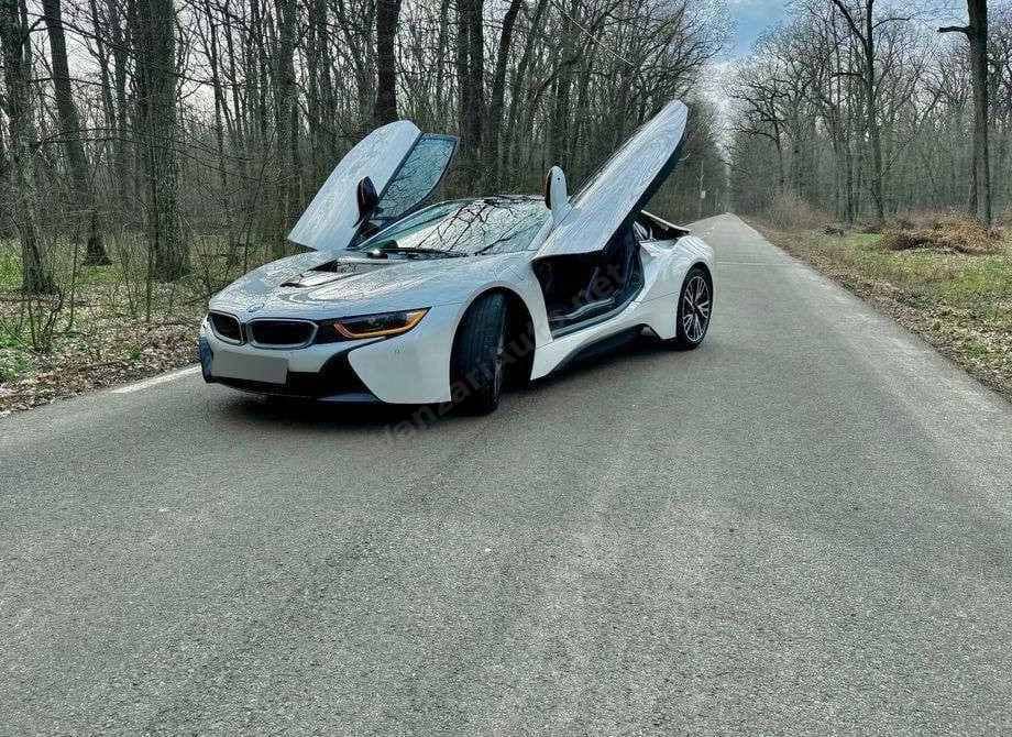 BMW i8