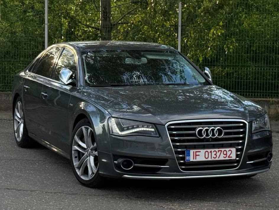 Audi S8