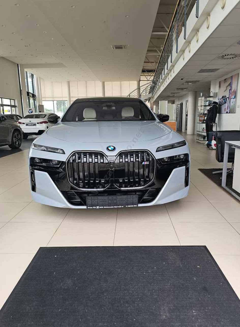 BMW M7