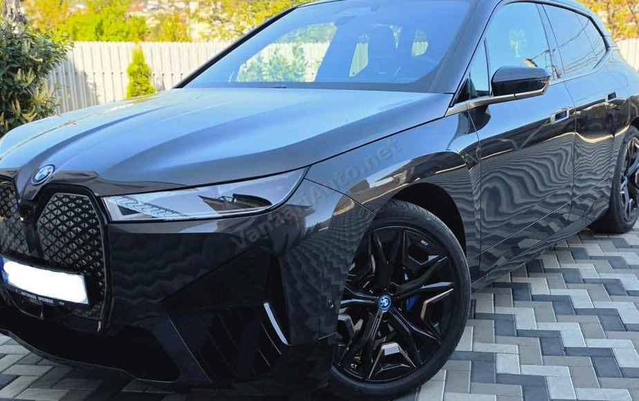 BMW iX