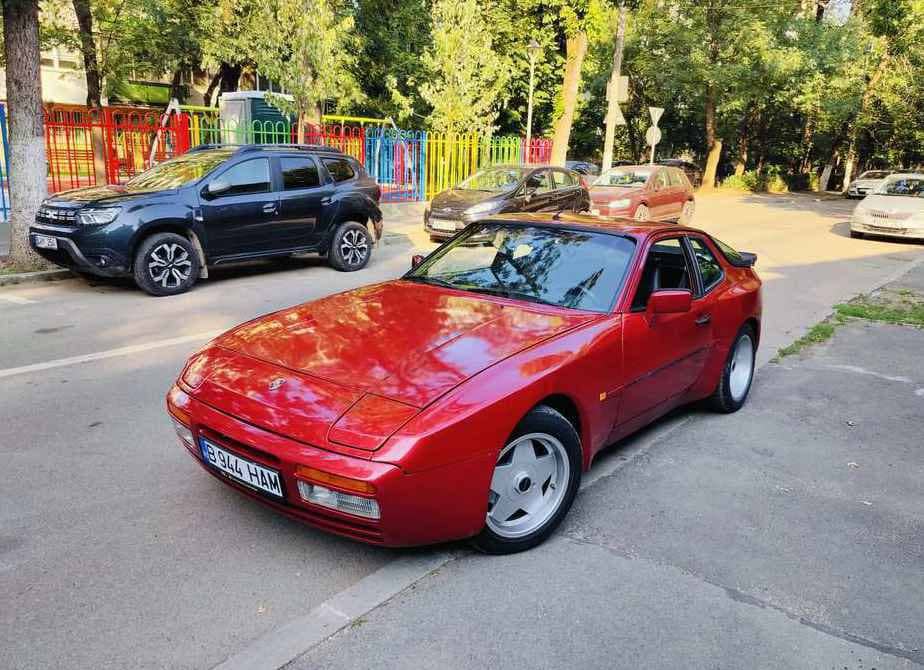 Porsche 944