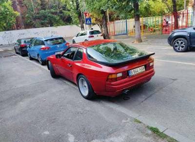 Porsche 944