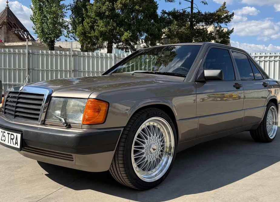 Mercedes-Benz 190