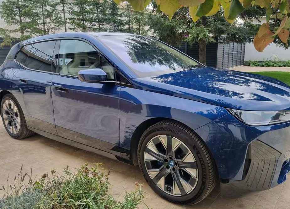 BMW iX