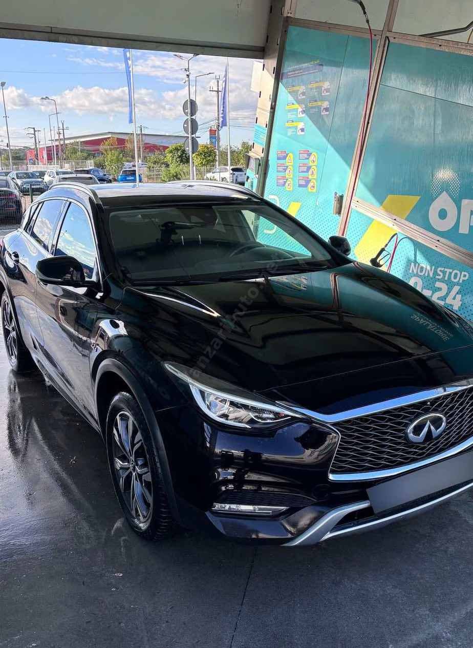 Infiniti QX30